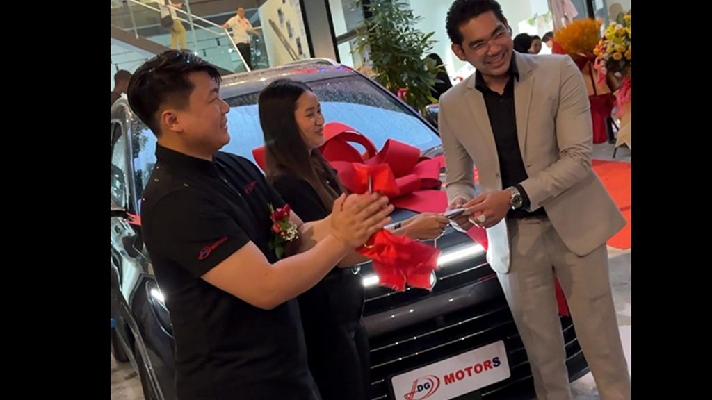 Delivery of AITO M7 to customers at dgmotors Phnom Penh showroom opening ceremony